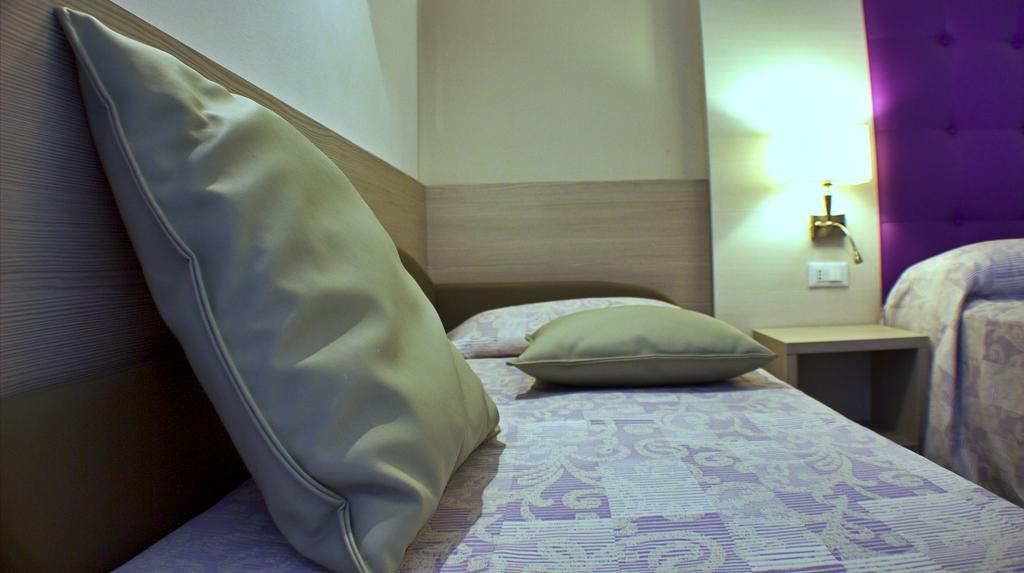 Hotel Sara Каорле Екстериор снимка