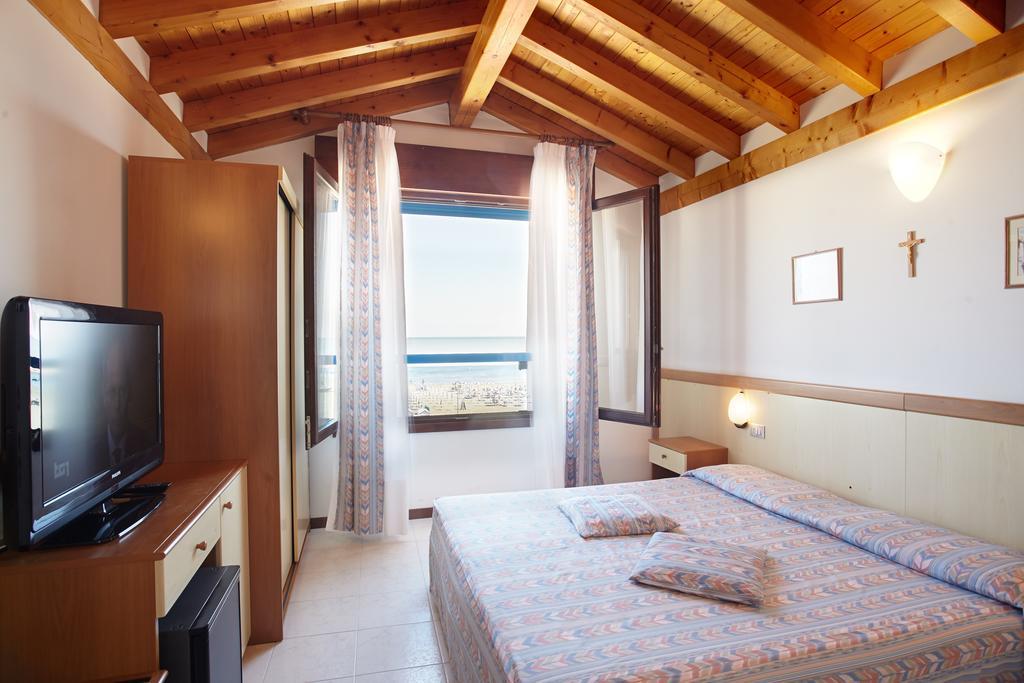 Hotel Sara Каорле Стая снимка