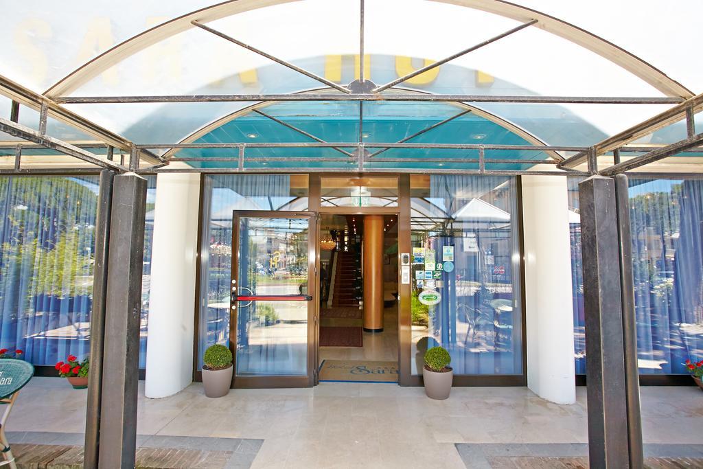 Hotel Sara Каорле Екстериор снимка