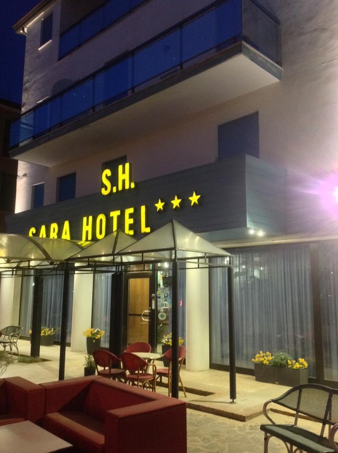 Hotel Sara Каорле Екстериор снимка