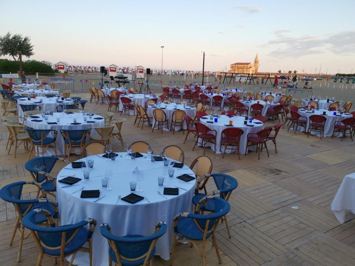 Hotel Sara Каорле Екстериор снимка